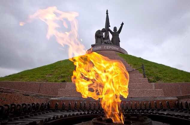 Вечный огонь г. Чебоксары Мемориальный парк Победа Монумент Воиской Славы Чувашская республика